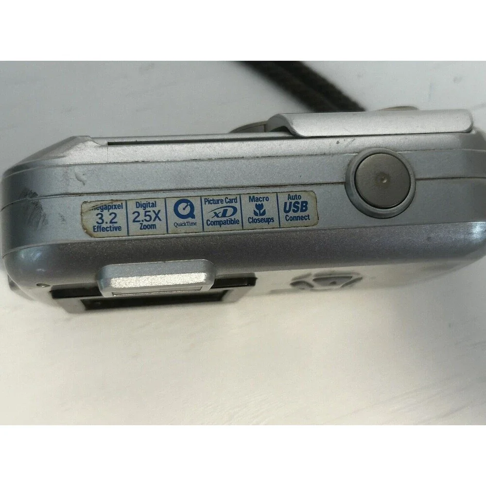 Olympus CAMEDIA D-395 3.2MP Digital Camera - Silver
